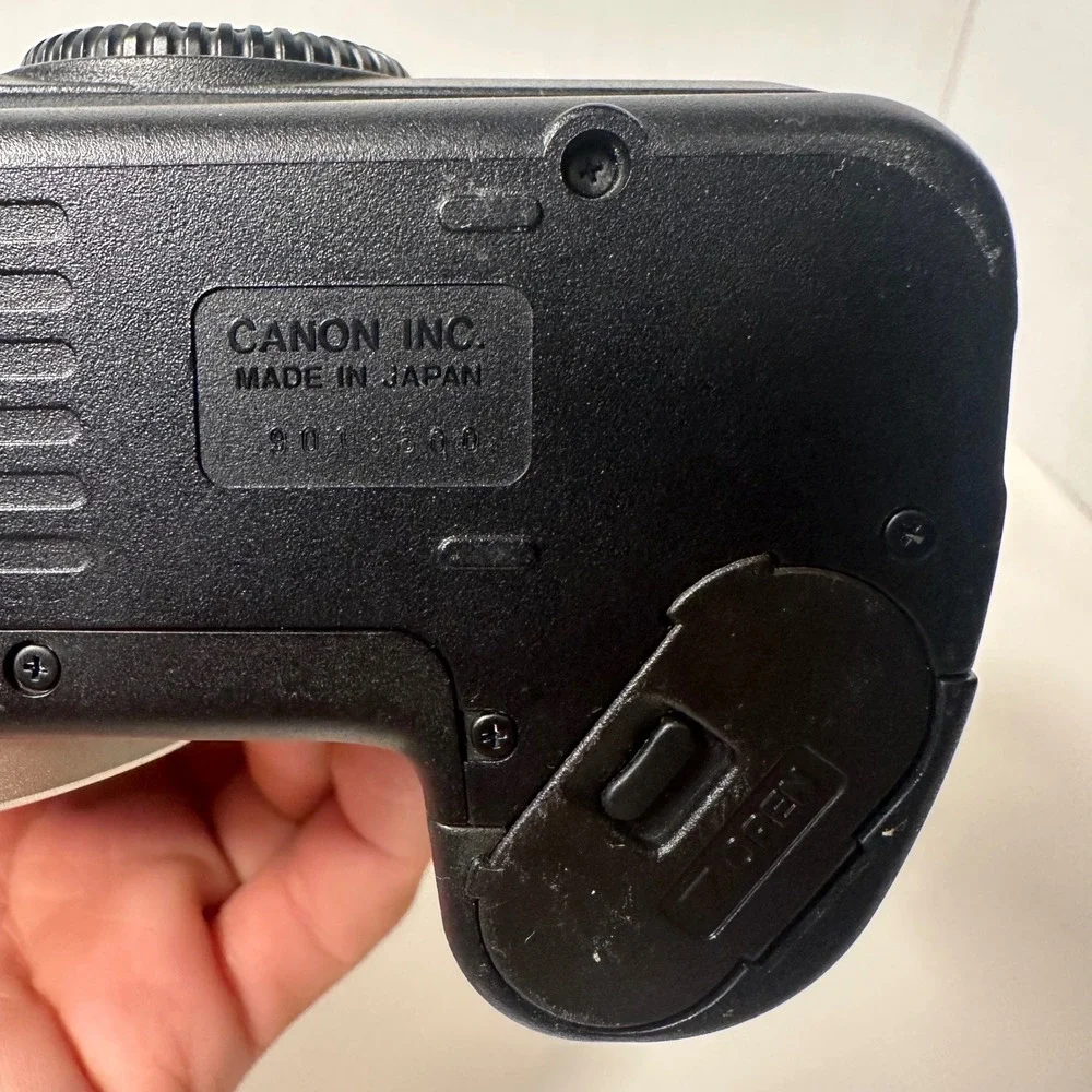 Canon EOS Elan IIE 35mm SLR Film Camera Body Untested Broken Door Parts